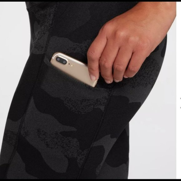 The North Face | High Rise Luxe Motivation Pocket 7/8 Leggings Black Camo Size M - Picture 11 of 11